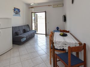 18688603-Ferienwohnung-4-Kustići-300x225-1