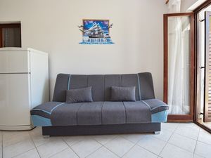 18688603-Ferienwohnung-4-Kustići-300x225-2