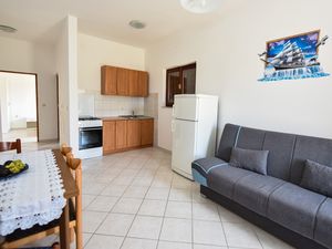 18688603-Ferienwohnung-4-Kustići-300x225-4