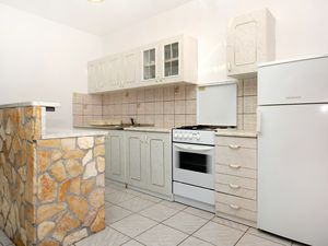 19096232-Ferienwohnung-6-Kustići-300x225-4