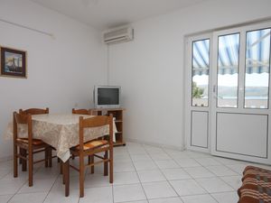 19125808-Ferienwohnung-5-Kustići-300x225-1