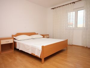 19125808-Ferienwohnung-5-Kustići-300x225-4