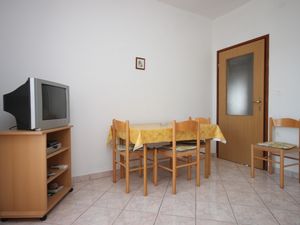 19128038-Ferienwohnung-4-Kustići-300x225-2