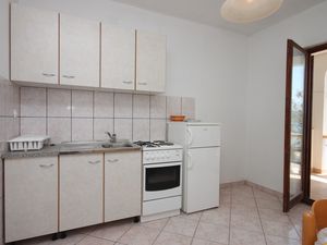 19128038-Ferienwohnung-4-Kustići-300x225-3