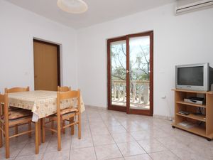 19126752-Ferienwohnung-4-Kustići-300x225-1