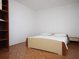 19126752-Ferienwohnung-4-Kustići-300x225-4