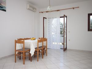 23929184-Ferienwohnung-4-Kustići-300x225-3