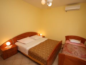 23927458-Ferienwohnung-5-Kustići-300x225-4