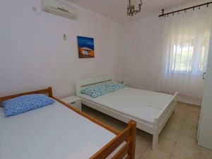 23927465-Ferienwohnung-5-Kustići-300x225-4