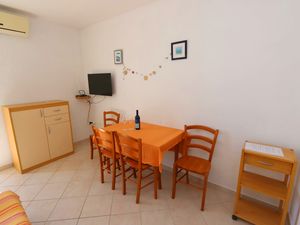 23927466-Ferienwohnung-4-Kustići-300x225-3