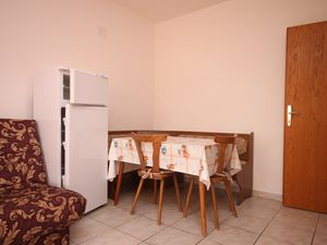 23929082-Ferienwohnung-5-Kustići-300x225-2