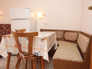 23929082-Ferienwohnung-5-Kustići-300x225-3