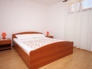 23929215-Ferienwohnung-4-Kustići-300x225-4