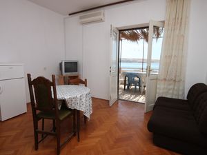 23929282-Ferienwohnung-5-Kustići-300x225-1