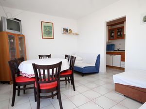 23930722-Ferienwohnung-4-Kustići-300x225-4