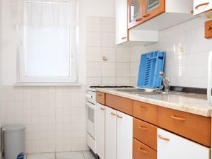 23930722-Ferienwohnung-4-Kustići-300x225-5