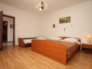 23929188-Ferienwohnung-8-Kustići-300x225-4