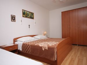 23929188-Ferienwohnung-8-Kustići-300x225-5