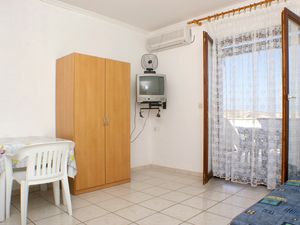 23927522-Ferienwohnung-5-Kustići-300x225-1