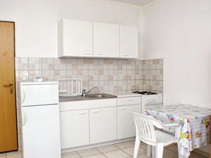 23927522-Ferienwohnung-5-Kustići-300x225-3