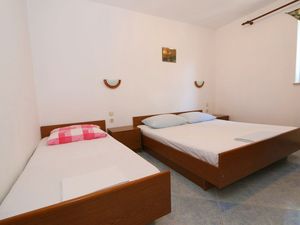 23927468-Ferienwohnung-3-Kustići-300x225-4