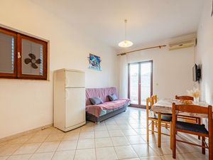 24052833-Ferienwohnung-3-Kustići-300x225-2