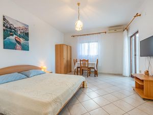 24053326-Ferienwohnung-2-Kustići-300x225-2