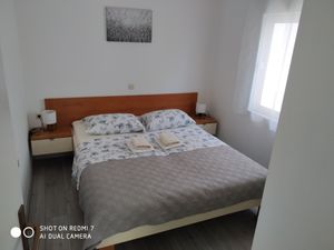 23927848-Ferienwohnung-4-Kučište-300x225-3