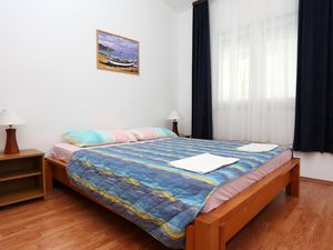 23927852-Ferienwohnung-6-Kučište-300x225-4