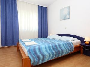 23927856-Ferienwohnung-6-Kučište-300x225-5