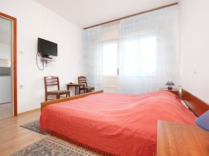 18323570-Ferienwohnung-2-Kučište-300x225-4