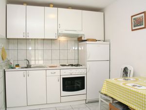 18321969-Ferienwohnung-4-Kučište-300x225-2