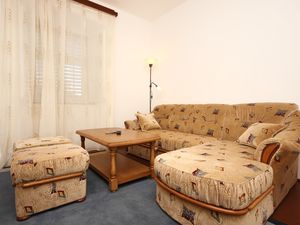 18511436-Ferienwohnung-7-Kučište-300x225-1