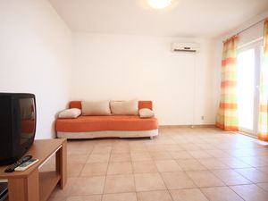 18693770-Ferienwohnung-4-Kučište-300x225-1