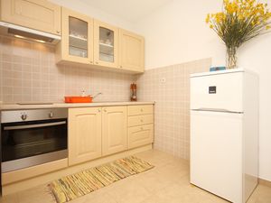 18693771-Ferienwohnung-4-Kučište-300x225-5