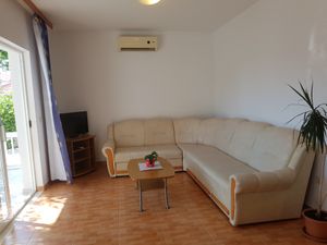 19126859-Ferienwohnung-6-Kučište-300x225-2