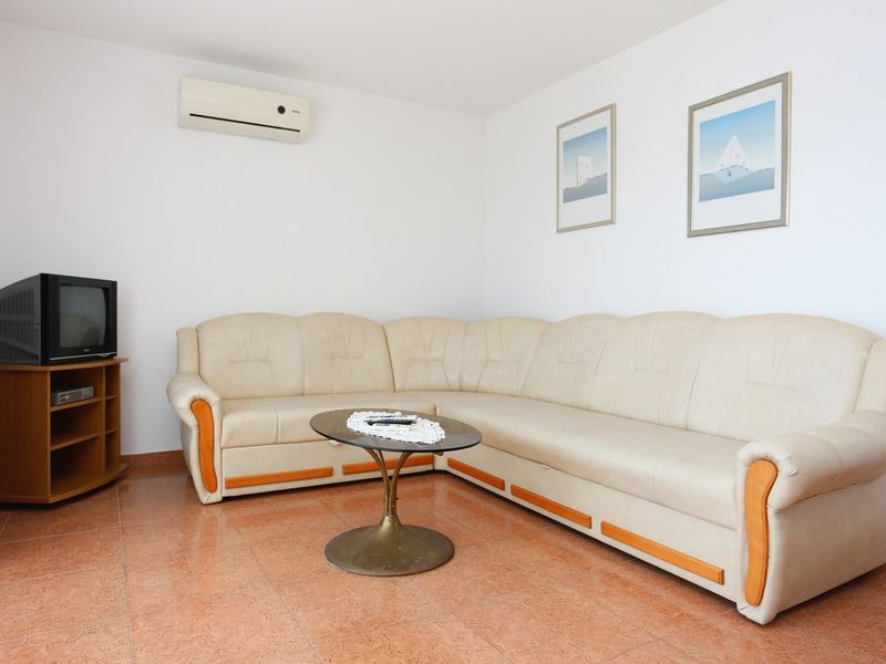 23927850-Ferienwohnung-6-Kučište-800x600-1