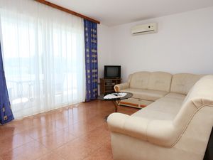 23927850-Ferienwohnung-6-Kučište-300x225-2