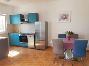 23927849-Ferienwohnung-4-Kučište-300x225-3