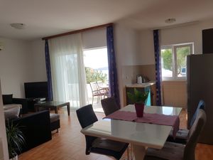 23927849-Ferienwohnung-4-Kučište-300x225-4