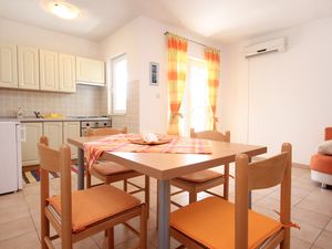 23930940-Ferienwohnung-4-Kučište-300x225-2