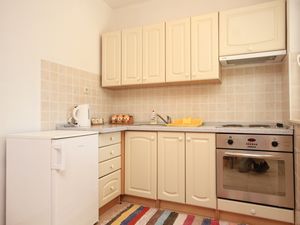 23930940-Ferienwohnung-4-Kučište-300x225-4