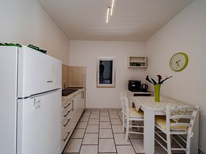 24021394-Ferienwohnung-2-Kučište-300x225-1