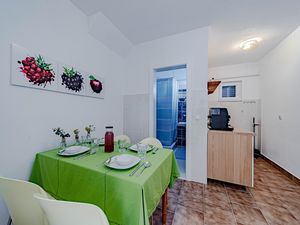 24021395-Ferienwohnung-4-Kučište-300x225-2