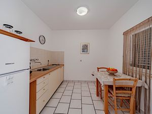 24021410-Ferienwohnung-2-Kučište-300x225-1