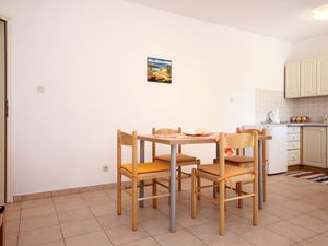 18689047-Ferienwohnung-4-Kučište-300x225-3