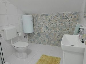 22331593-Ferienwohnung-4-Kučište-300x225-5