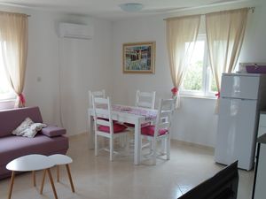 23930942-Ferienwohnung-4-Kučište-300x225-2