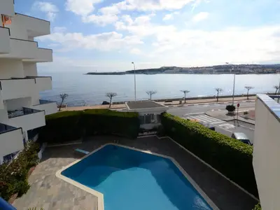 PoolOfHouse