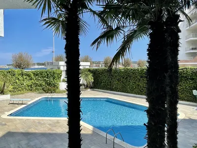 PoolOfHouse
